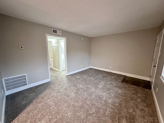 5th image of 21-2000 Dutch Valley Dr APT 21