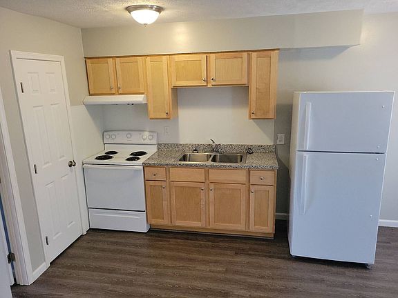 5th image of 4810 Saddlebrook Ln APT 13