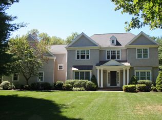 24 Settlers Dr, Lakeville, MA 02347