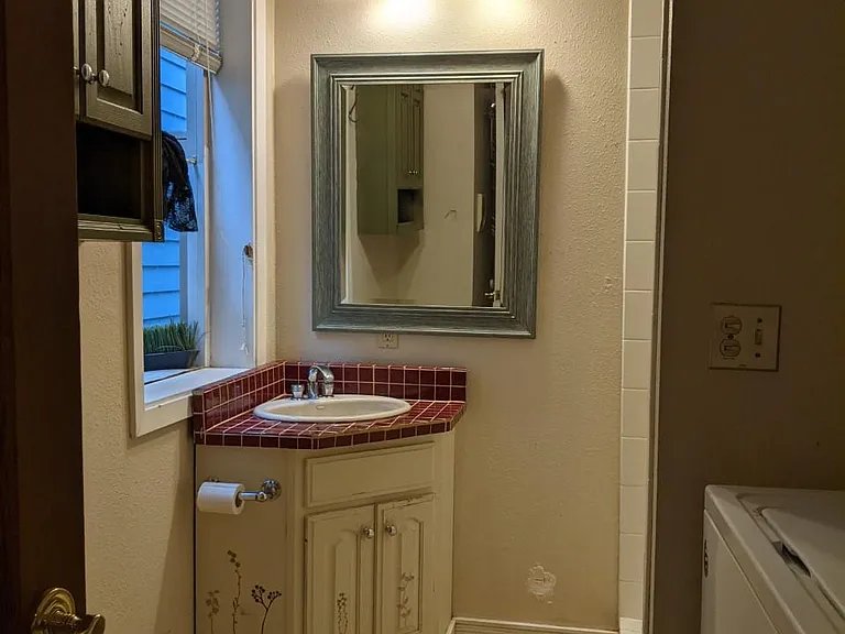 2121 E Cherry St — Photo 9