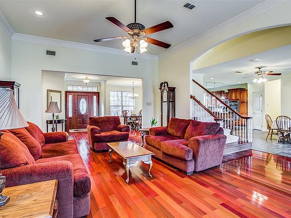 5th image of 664 E Canyon Creek Ln