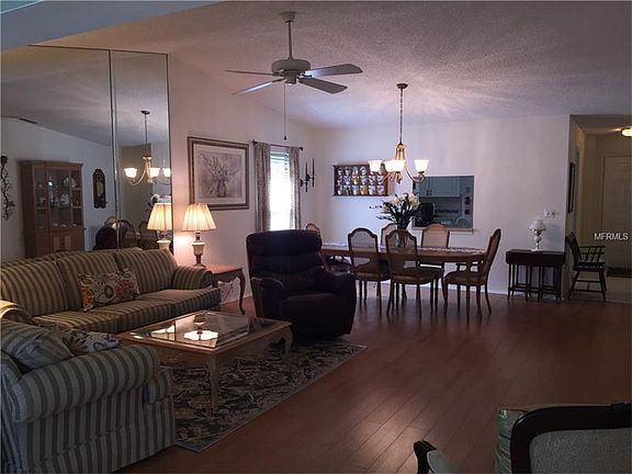 5th image of 653 Oak Hill Cir