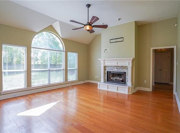 3rd image of 1442 Sycamore Pl