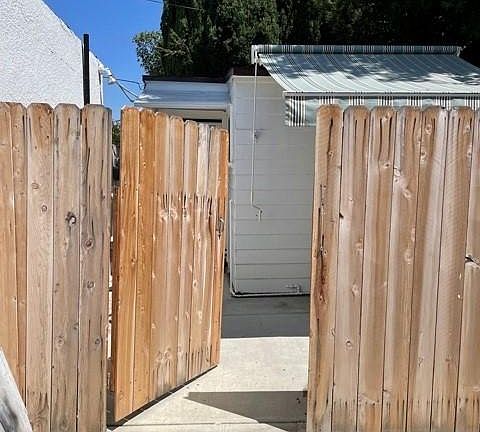 5th image of 525 W Santa Clara Ave