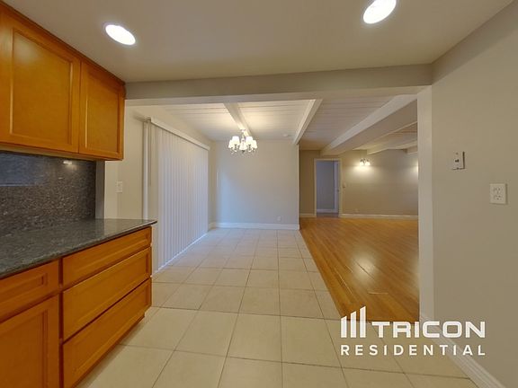 5th image of 400 Shaddick Dr