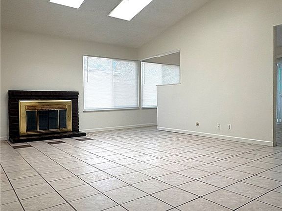 4th image of 455 Columbia Ave