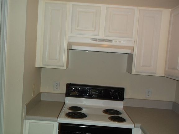 4th image of 422 Rose St