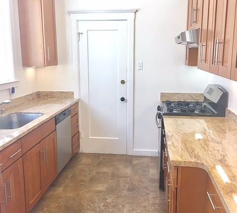 4th image of 121 Dolores St #2