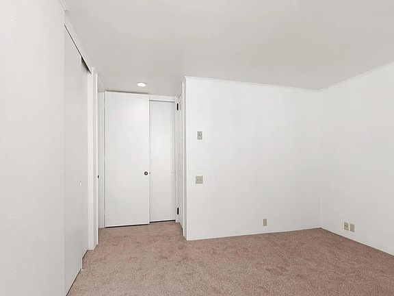 4th image of 303 Coast Blvd Unit 17