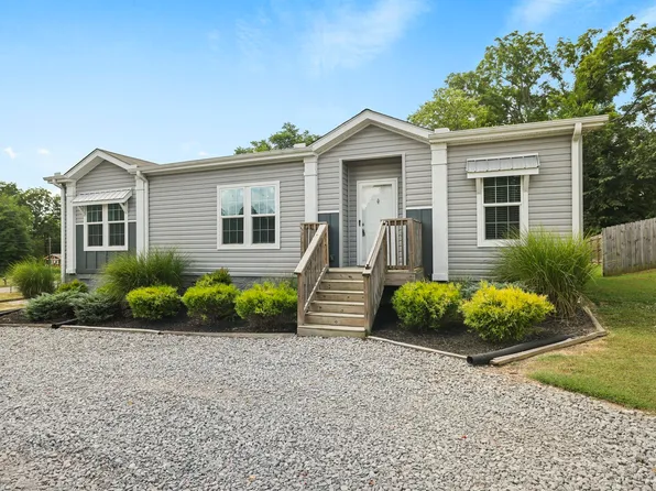 104 E Pond St, Adams, TN 37010