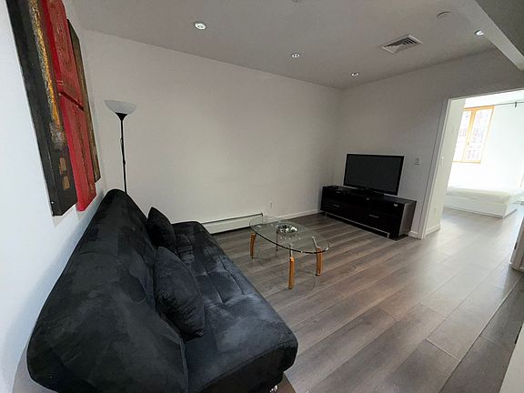 4th image of 145 Mulberry St APT 4D