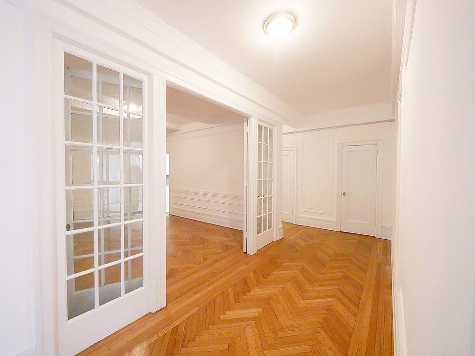 1st image of 420 W End Ave #33A