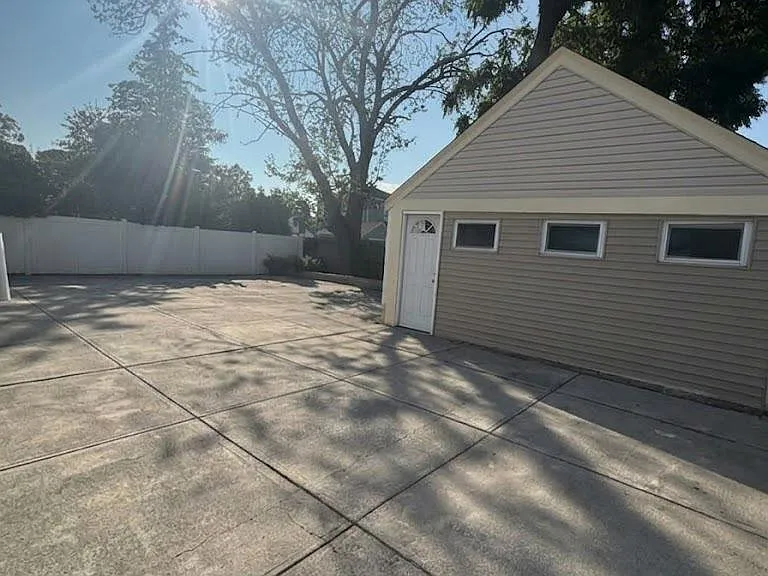 8 Herman Ave — Photo 20