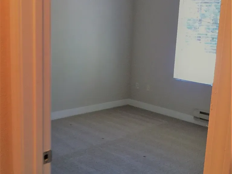 3x2 / 1240 sf / entering Master Bedroom (size:12'6"x13')