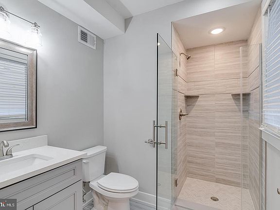 4th image of 1521 N Stillman St #2