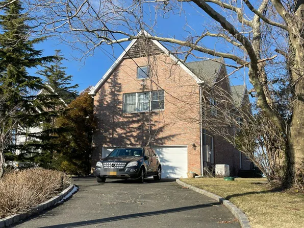 11 Eastland Dr, Glen Cove, NY 11542