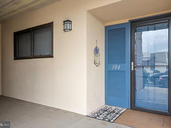 5th image of 429 Bayshore Dr Unit 104