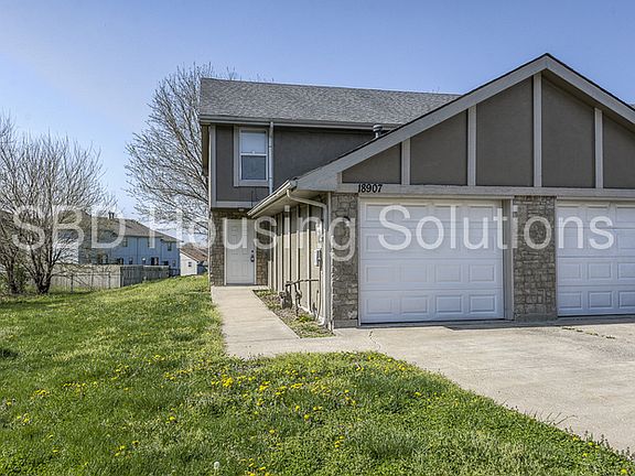 2nd image of 18907 E Manor Ct