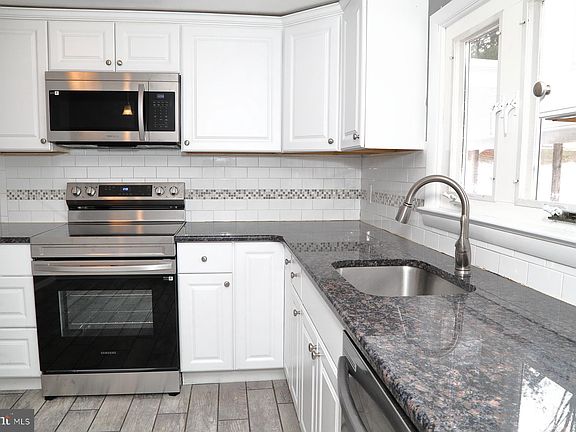 3rd image of 3431 Skyview Dr