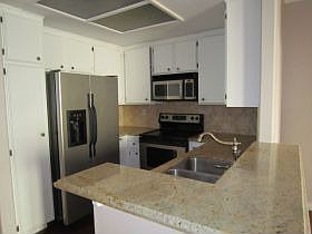 3rd image of 550 Camino De La Reina Unit 213