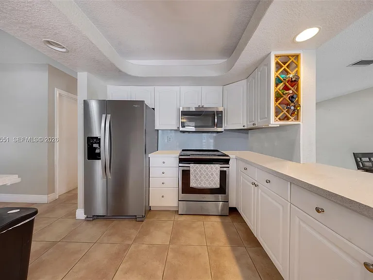 2752 NE 3rd St — Photo 9