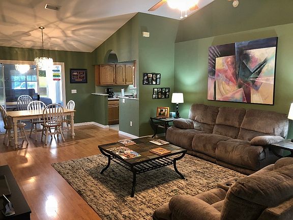 3rd image of 276 SW Pine Forest Ct