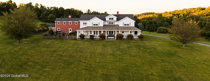 3rd image of 137 Catskill View Road