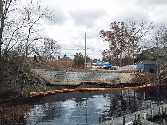 4th image of 13 S Point Rd