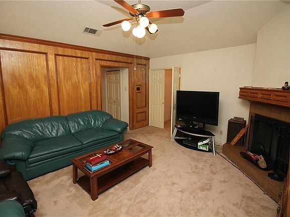 4th image of 2520 Woodlark Dr