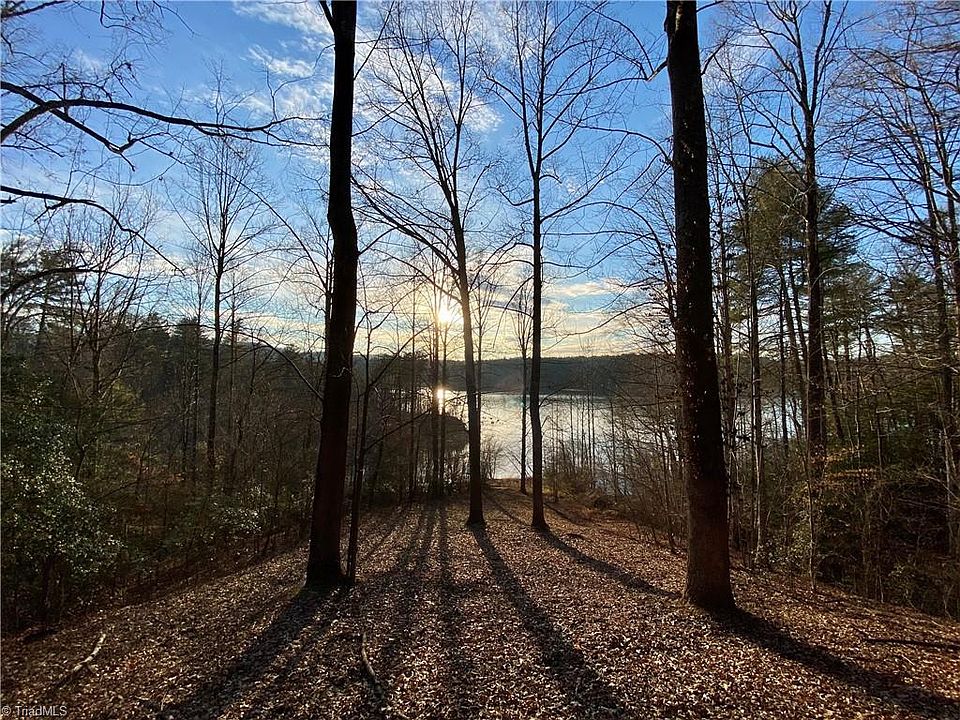 1st image of 409 Lake Hills Dr