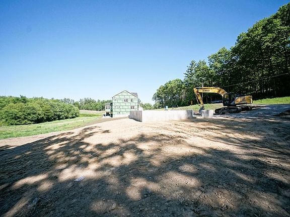 3rd image of 76 Island Pond Road