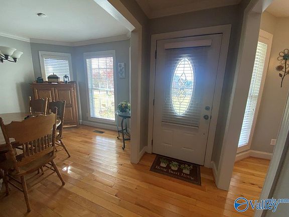 3rd image of 424 Old Glory Ln