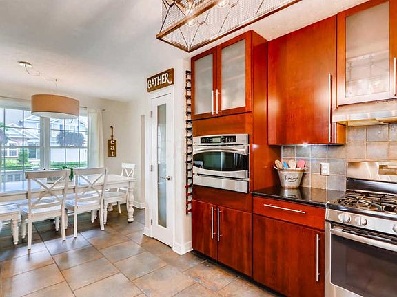 4th image of 5895 Winebrook Dr