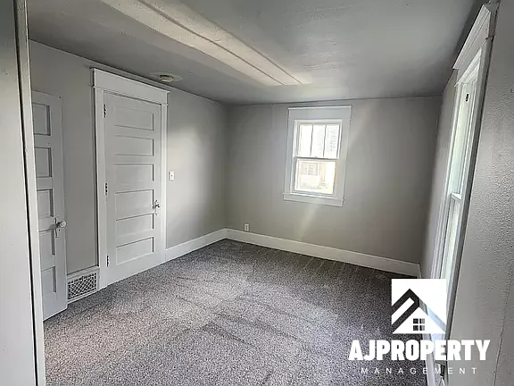 1118 W 8th St #5 — Photo 7