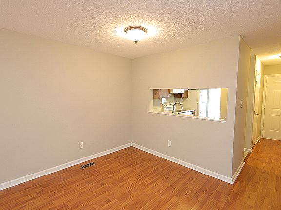 4th image of 20 Durbin Pl #1