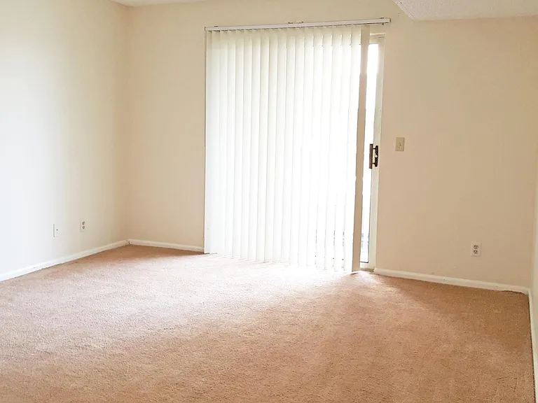 1st bedroom, new carpet thewout is now neutral color.