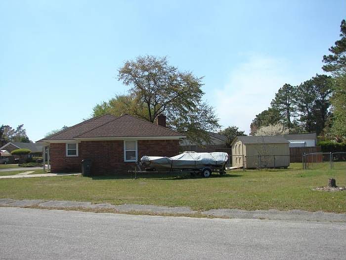 2nd image of 207 Longleaf Rd