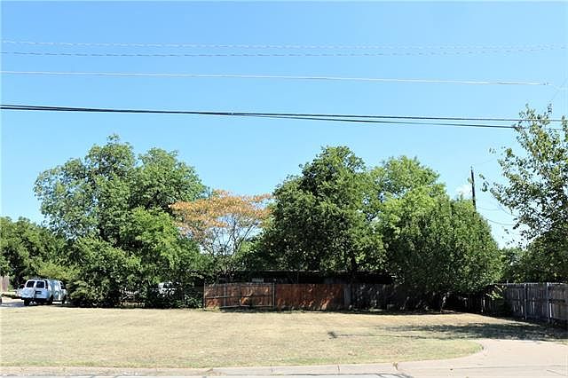 1st image of 901 Marcellus Ct