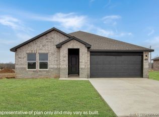 1101 N Arapahoe Ave, Chouteau, OK 74337