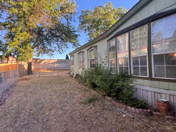 100 NW 16th St Trailer 31, Fruitland, ID 83619
