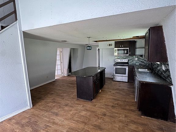 5th image of 602 Tanglewood Ln