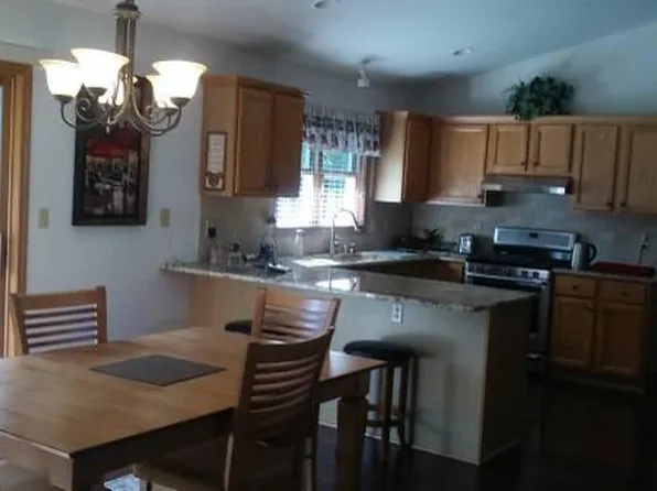 12505 Barbary Ct, New Berlin, WI 53151