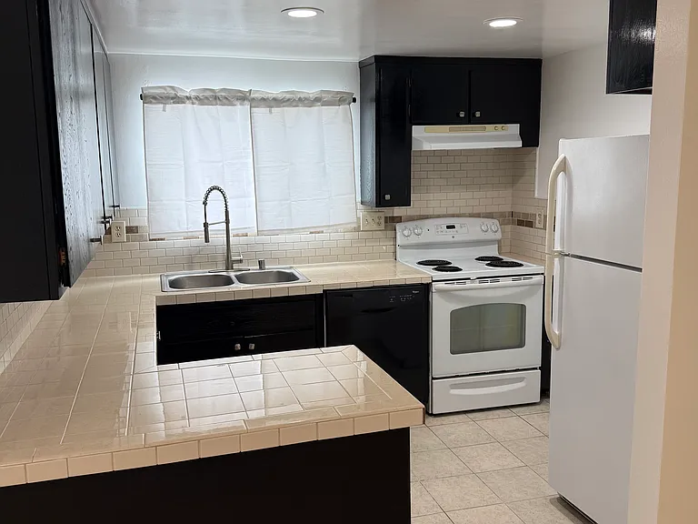 1350 Torrance Blvd #D — Photo 9