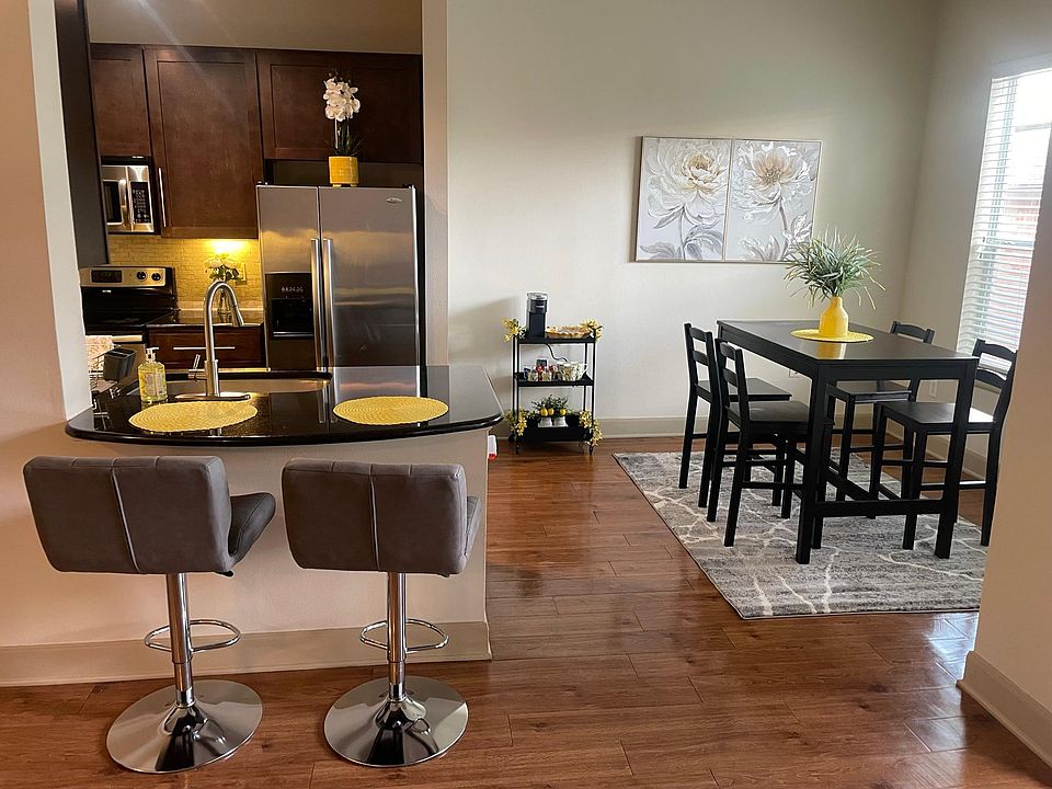 1st image of 7929 Kirby Dr #1