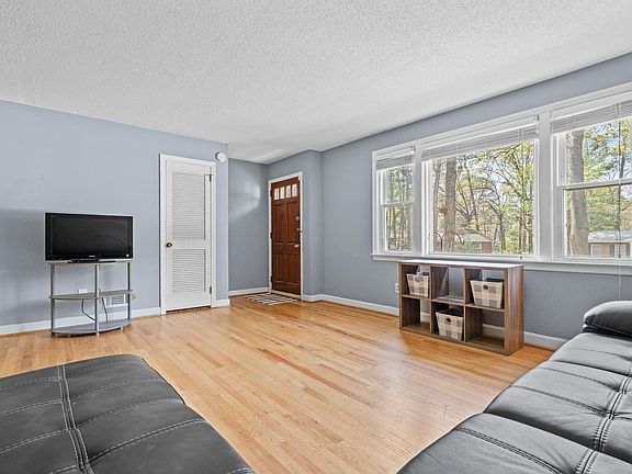 3rd image of 334 Pitney Rd