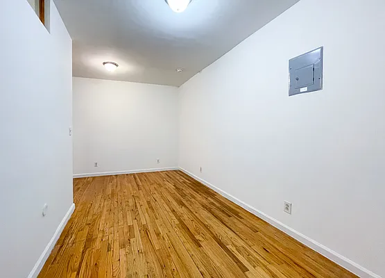 Rented by Kahen Properties | media 7