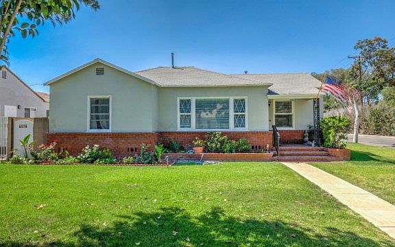 3rd image of 4863 Hazelbrook Ave