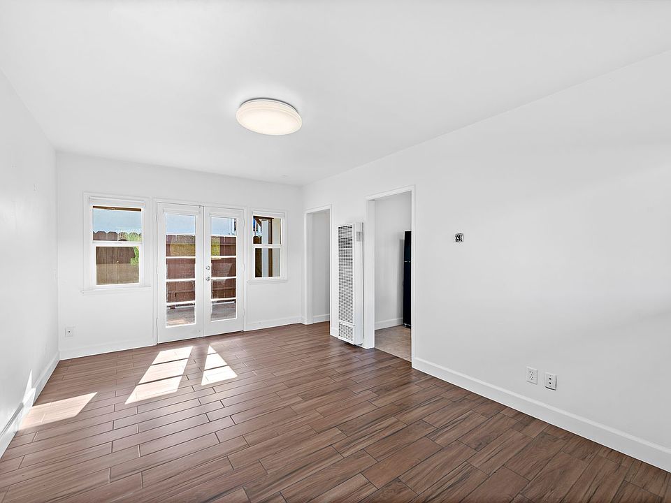 1st image of 108 Avenida Dolores #2