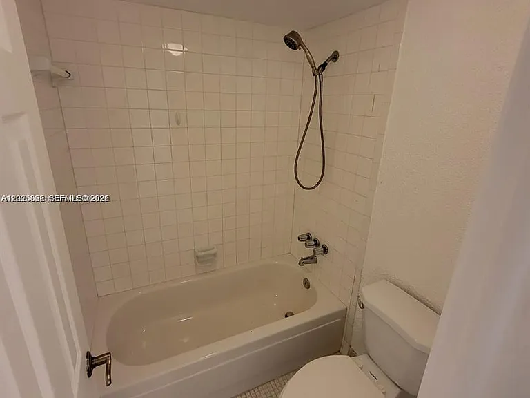 9440 Live Oak Pl #201 — Photo 10