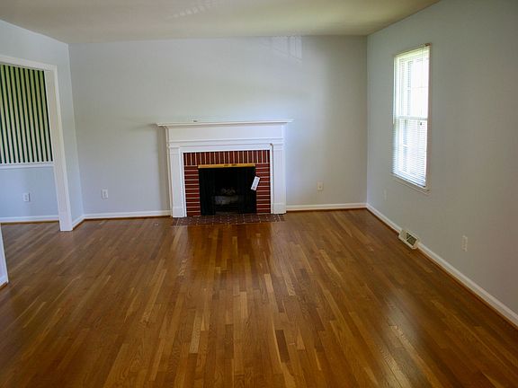 3rd image of 278 Medlock Rd
